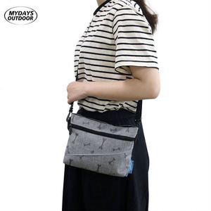 Échantillon gratuit : 2 façons de porter la pochette d'entraînement pour chien avec sangle d'épaule et sangle de taille, pratique pour l'entraînement canin - Product Image 6