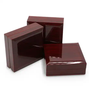 Joyero de madera roja con colgante de collar de luz LED Caja de regalo Madera de caoba con foco - Product Image 5