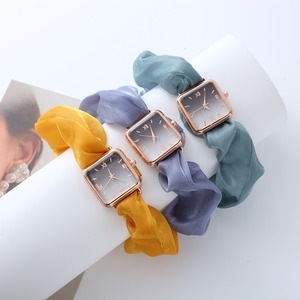 Orologio con bracciale a foglia, nuovo orologio da <span class=keywords><strong>donna</strong></span> hit hair ring con ciondolo <span class=keywords><strong>alla</strong></span> <span class=keywords><strong>moda</strong></span> moderna graziosa decorazione per ornamenti quotidiani - Product Image 1