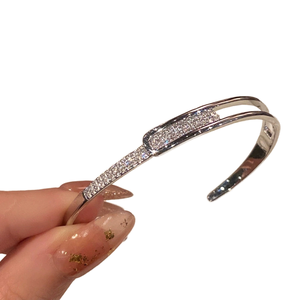 Pulsera de Plata 925 para Mujer, Estilo Abierto, Diseño Moderno y Exclusivo con Circonita, Pulsera de Alta Gama - Product Image 4