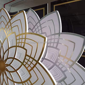 Panel Acrílico de Pared con Flores Blancas Personalizado LEDA, Fondo de PVC con Borde Dorado para Decoración de Bodas, Eventos y Fiestas - Product Image 6