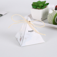 Marmor dreieckige Pyramide Form Geschenk Praline Candy Verpackungs box mit Band für Hochzeits bevorzugungen Baby Shower Party