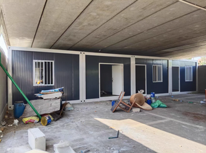 럭셔리 모던 20ft 40ft 모듈러 컨테이너 탈착식 조립식 강철 작은 집 사무실 학교 아파트 호텔 또는 빌라 사용 - Product Image 5