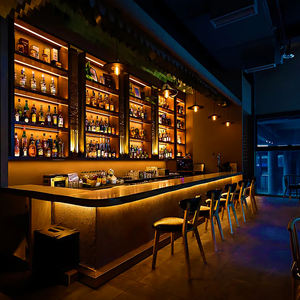 مكتب استقبال تجاري من الخشب الصلب بطراز صناعي مخصص للبار والقهوة والمطعم المشوي والصالة الرياضية والبلياردو لتناول الطعام - Product Image 1