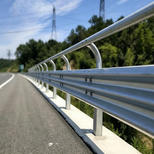 Barrière anti-collision pour autoroute en acier galvanisé à chaud à deux ondes PiPe, système de câbles métalliques AASHTO M180, poteau C standard d'exportation, Sigma - Product Image 1