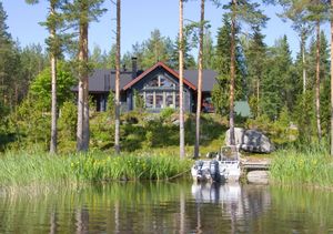 Casa de Madera Acogedora y Espaciosa junto al Lago con Muelle y Vistas Panorámicas, Ideal para Escapadas Familiares y Vida de Ocio - Product Image 2