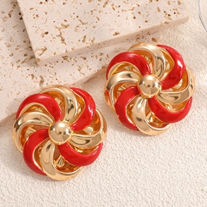 Pendientes de moda de alta gama Jingciren Boutique: nuevos pendientes huecos con diseño floral, estilo retro exagerado para mujer. - Product Image 3
