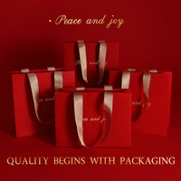 Sacs de courses de luxe rouges en papier personnalisés, faible MOQ, sacs cadeaux premium en pâte de bois vierge scarlate pour bijoux, avec poignée en ruban, pour supermarché