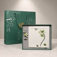 Coffret Cadeau Personnalisé avec Logo : Écharpe, Chaussettes, Masque de Sommeil, Emballage Personnalisé avec Marquage à Chaud Doré pour la Mode et la Beauté