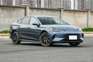 2025 Byd Seallion 07Dm-I New Energy Vehicle 70km Range Sedan de 4 puertas y 5 plazas - Product Image 2