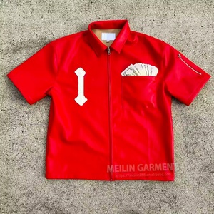 Chemise en cuir PU à manches courtes avec broderie appliquée vieillie personnalisée et fermeture éclair pour homme - Product Image 2