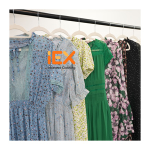 Hissen Stock en gros de vêtements usagés en balles, mélange premium de vestes en polaire, robes en polysoie, ensembles 2 pièces pour femmes, prix bas, 50 kg, 100 kg - Product Image 1