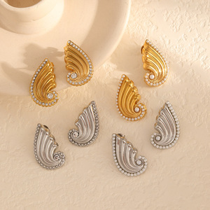 Pendientes con forma de ala, diseño de lágrima con incrustaciones de perlas en oro y plata para mujer, joyería de moda para fiestas. - Product Image 1