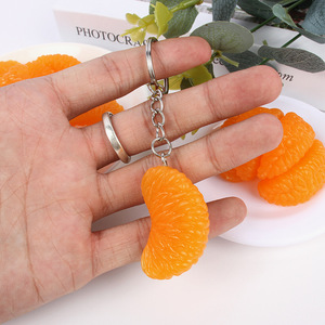 Modelo de fruta simulada con segmentos de naranja, accesorios creativos para llavero de mochila, pequeños regalos, adornos para el mercado nocturno - Product Image 3