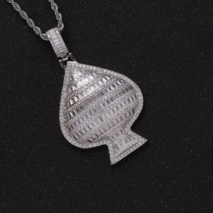 Grand pendentif cœur de pique, accessoires hip-hop, zircon en cuivre, chaîne avec pendentif cœur de pique tridimensionnel. - Product Image 3