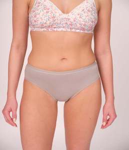 Culotte taille moyenne pour femme, style hipster, en coton doux et respirant, avec élastique extérieur uni, coupe extensible, confortable et décontractée, pour usage intime. - Product Image 4