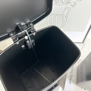 Cubo de basura de cocina de acero inoxidable de cierre suave de forma Rectangular grande de nuevo diseño Cubo de almacenamiento de basura de Pedal de pie interior/exterior - Product Image 4