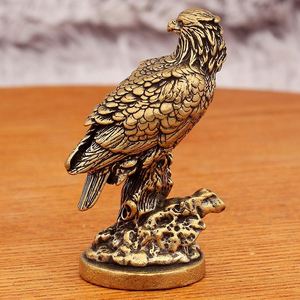 Estatua de águila de bronce vintage hecha a mano con impresión UV - Escultura de pájaro de metal única para decoración moderna del hogar - Product Image 2