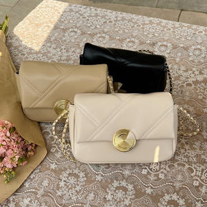 Bolso de cadena acolchado para mujer, 7 pulgadas, blanco, caqui, negro, con cierre magnético, bandolera, bolso cuadrado pequeño a la moda - Product Image 1