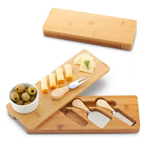 Mini Bamboo Cheese Board phục vụ khay với pho mát dao cá nhân pho mát thớt