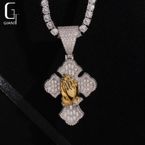 Ciondolo a Croce in Moissanite Preying Palms, Gioielli Hip Hop VVS, Accessori da Uomo Personalizzabili, Collane con Ciondolo in Argento Sterling 925 - Product Image 1