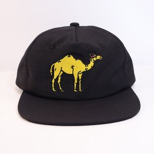 قبعة سناب باك سوداء من النايلون بتطريز جمل، قبعة هيب هوب للأنشطة الخارجية وركوب الدراجات، قبعة مسطحة غير مهيكلة بخمسة ألواح - Product Image 2