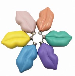 Mini gourde de poche portable d'extérieur en acier inoxydable 304 colorée en forme de lèvres, étanche et durable - Product Image 1