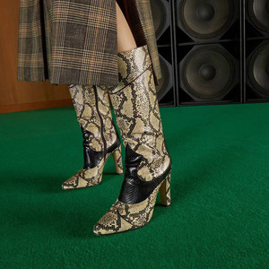 <span class=keywords><strong>Stivali</strong></span> lunghi da donna MOQ inferiori <span class=keywords><strong>stivali</strong></span> da donna con stampa serpente in pelle vegana con tacco largo - Product Image 4