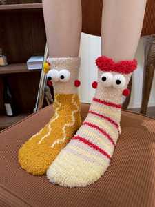 Chaussettes de nuit en polaire corail, mignonnes et moelleuses, pour femmes, chaussettes mi-mollet de Noël, chaussettes de lit d'hiver en peluche à motif de dessin animé - Product Image 3