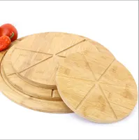 まな板を提供する丸い竹ピザ