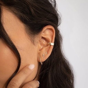 2025 Nueva joyería fina minimalista 925 plata esterlina 14K oro Moissanite Mini pendientes de barra de diamante para mujer - Product Image 4