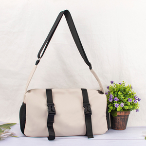 Sac de messager sportif léger et portable de grande capacité, sac de voyage à bandoulière unique en PU tendance avec <span class=keywords><strong>fermeture</strong></span> à glissière - Product Image 1