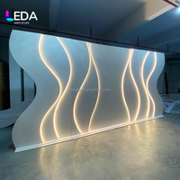 LEDA Support de fond de scène professionnel classique simple personnalisé en acrylique blanc moderne et élégant avec éclairage LED pour décoration de mariage