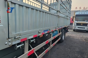 Camión de Carga Usado Sinotruk SITRAK G5 4x2 290HP 6.8m con Plataforma Euro 6 - Product Image 4