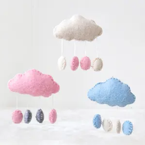 Pendentif en feutre avec nuage coloré, 50 pièces, avec clips en bois, corde en jute