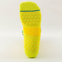 Chaussettes de football à compression mi-hautes OEM, antidérapantes avec grip en silicone, rayées, en polyester et élasthanne, longues, pour le sport et l'athlétisme