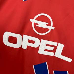 Camiseta Retro del Bayern <span class=keywords><strong>Munich</strong></span> 199395, Versión Tailandesa 1.1, Admite Servicios OEM y Nombres y Números Personalizados - Product Image 2