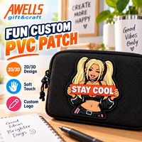 Badge personnalisé en PVC avec slogan 'Stay Cool' et motif 'Anime Girl' pour vestes, sacs à dos, casquettes, streetwear et accessoires de mode AWELLS