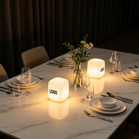 Lampe de table moderne personnalisée avec écran LED carré, idéale pour la publicité marketing et l'ambiance de restaurant