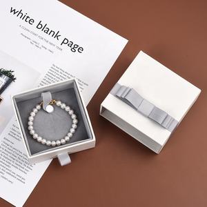 カスタムロゴ入り段ボール製ジュエリーギフトバッグ、ネックレス用引き出し式紙箱、ジュエリー包装用黒色フォーム入り - Product Image 3