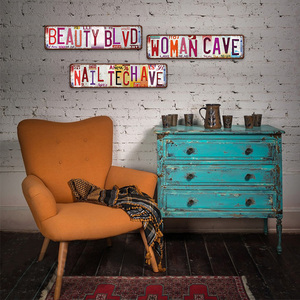 Décoration murale en métal long et assemblé avec texte 'Nail Tech Have Woman Cave Beauty Blvd' - Product Image 4