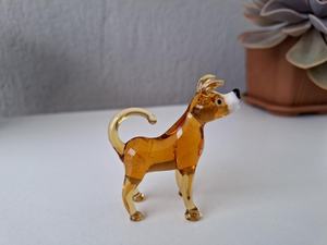 Figurine de chien en verre couleur ambre, design moderne, pièce unique, accessoire de décoration de bureau, forme irrégulière, artisanat de Murano - Product Image 1
