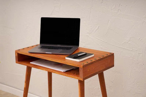 Bureau en bois de pin minimaliste de haute qualité, personnalisable en taille, écologique et durable : bureau pour ordinateur portable pour petits espaces avec rangement - Product Image 3
