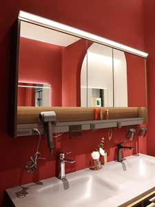 Juego de tocador de baño de montaje en pared de lujo de gama alta y elegante moderno, espejo inteligente diseñado en <span class=keywords><strong>Suiza</strong></span> para uso en comedor, fregadero - Product Image 4