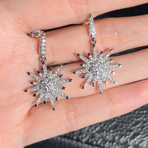 Boucles d'oreilles de luxe en or blanc et diamants pour femmes, bijoux de fête, diamant naturel rond taille brillant, bijoux fins en argent - Product Image 5