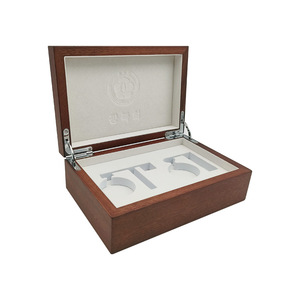 Boîte de rangement pour montres de poche en bois massif, 22x15x8 Cm, organisateur multifonctionnel pour montres, badges, pièces de monnaie, forme rectangulaire gravée - Product Image 3