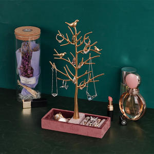 Présentoir de <span class=keywords><strong>bijoux</strong></span> créatif branches dorées Rangement de <span class=keywords><strong>bijoux</strong></span> Collier suspendu Présentoir de boucles d'oreilles avec plateau à anneaux - Product Image 6