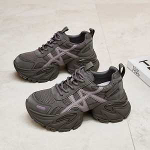 Nouvelles chaussures plateforme de haute qualité pour femmes, au design rétro et adaptées aux papas, personnalisables. - Product Image 2
