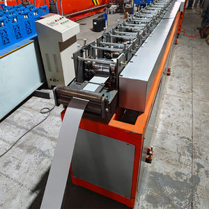 Máquina de puerta de persiana enrollable de espuma PU Máquina formadora de rollo de listón de persiana enrollable de espuma PU de alta producción - Product Image 5