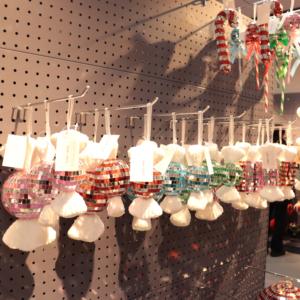 Adornos Navideños Colgantes <span class=keywords><strong>de</strong></span> Lujo con Forma <span class=keywords><strong>de</strong></span> Caramelo <span class=keywords><strong>de</strong></span> Southpeak, con Mini Espejo y Diseño <span class=keywords><strong>de</strong></span> <span class=keywords><strong>Bola</strong></span> <span class=keywords><strong>de</strong></span> <span class=keywords><strong>Discoteca</strong></span>, Plástico <span class=keywords><strong>de</strong></span> Alta Calidad - Product Image 1